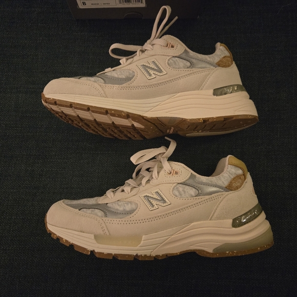 New Balance 992 Raw Silk Maple Sugar Sneakers - Picture 4 of 4